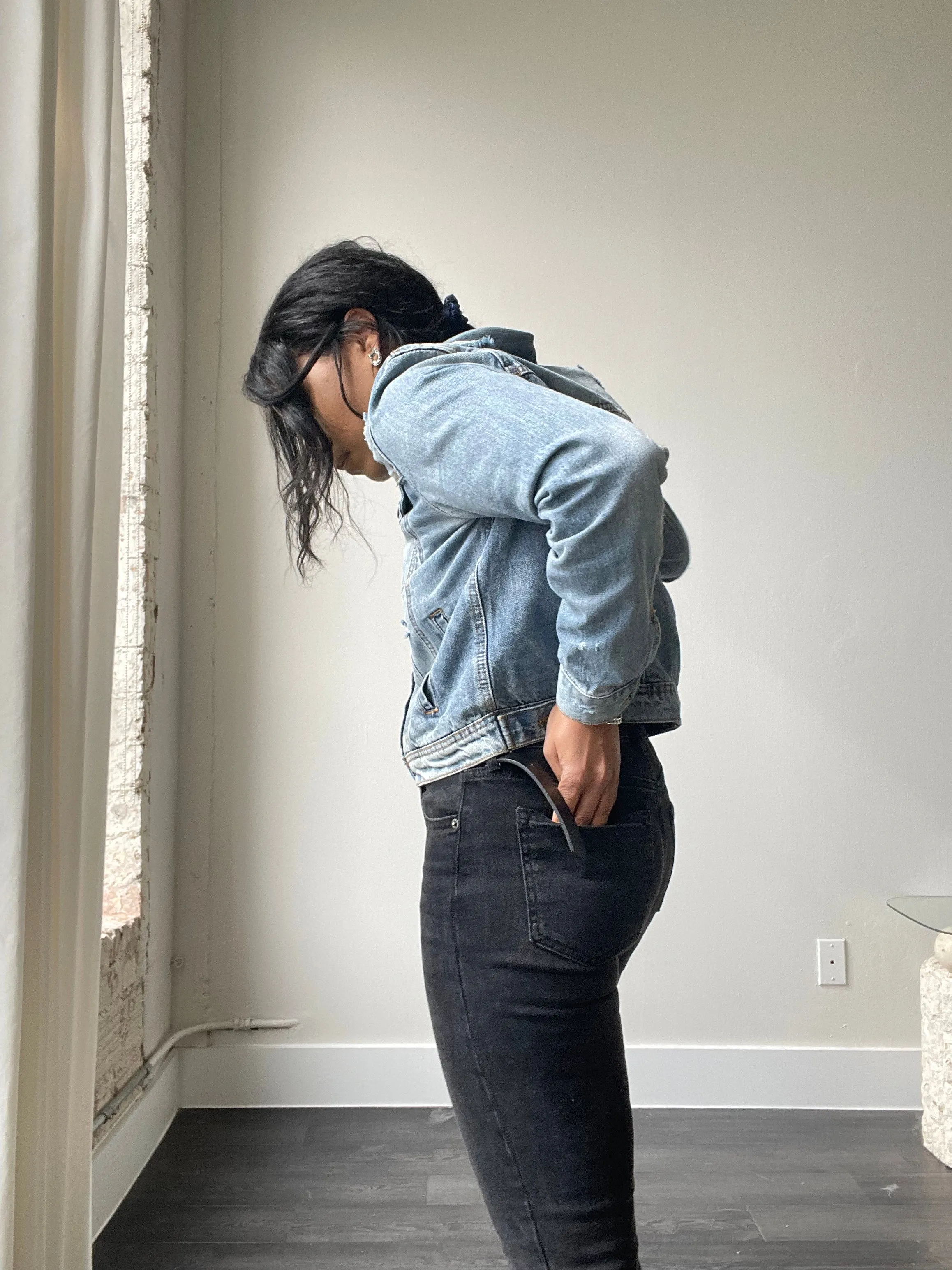 Dallas Classic Cropped Distressed Denim Jacket In Light Wash