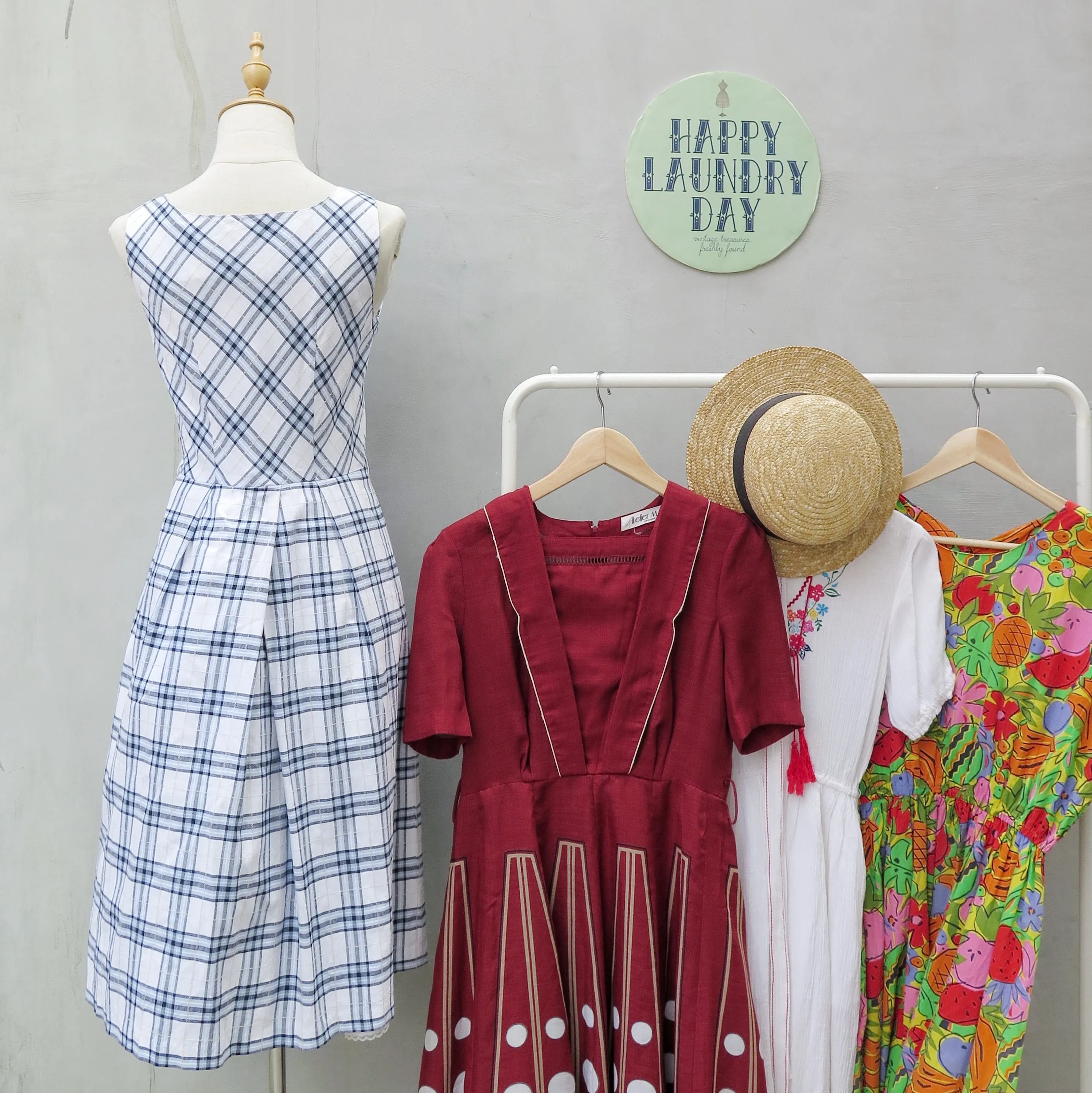 Leanne | Vintage 1950s 1960s Sleeveless textured checkered plaid dress in white and blue