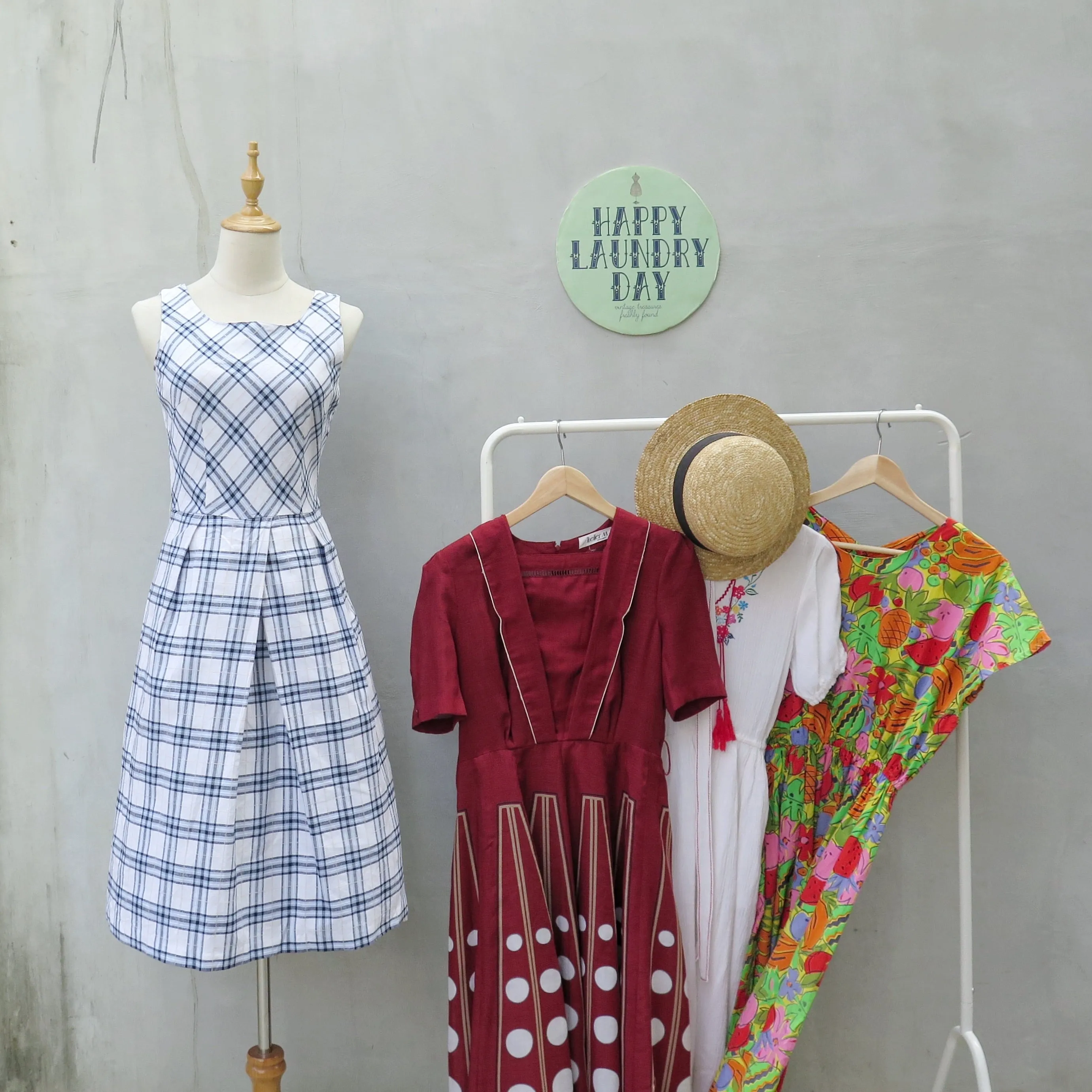 Leanne | Vintage 1950s 1960s Sleeveless textured checkered plaid dress in white and blue
