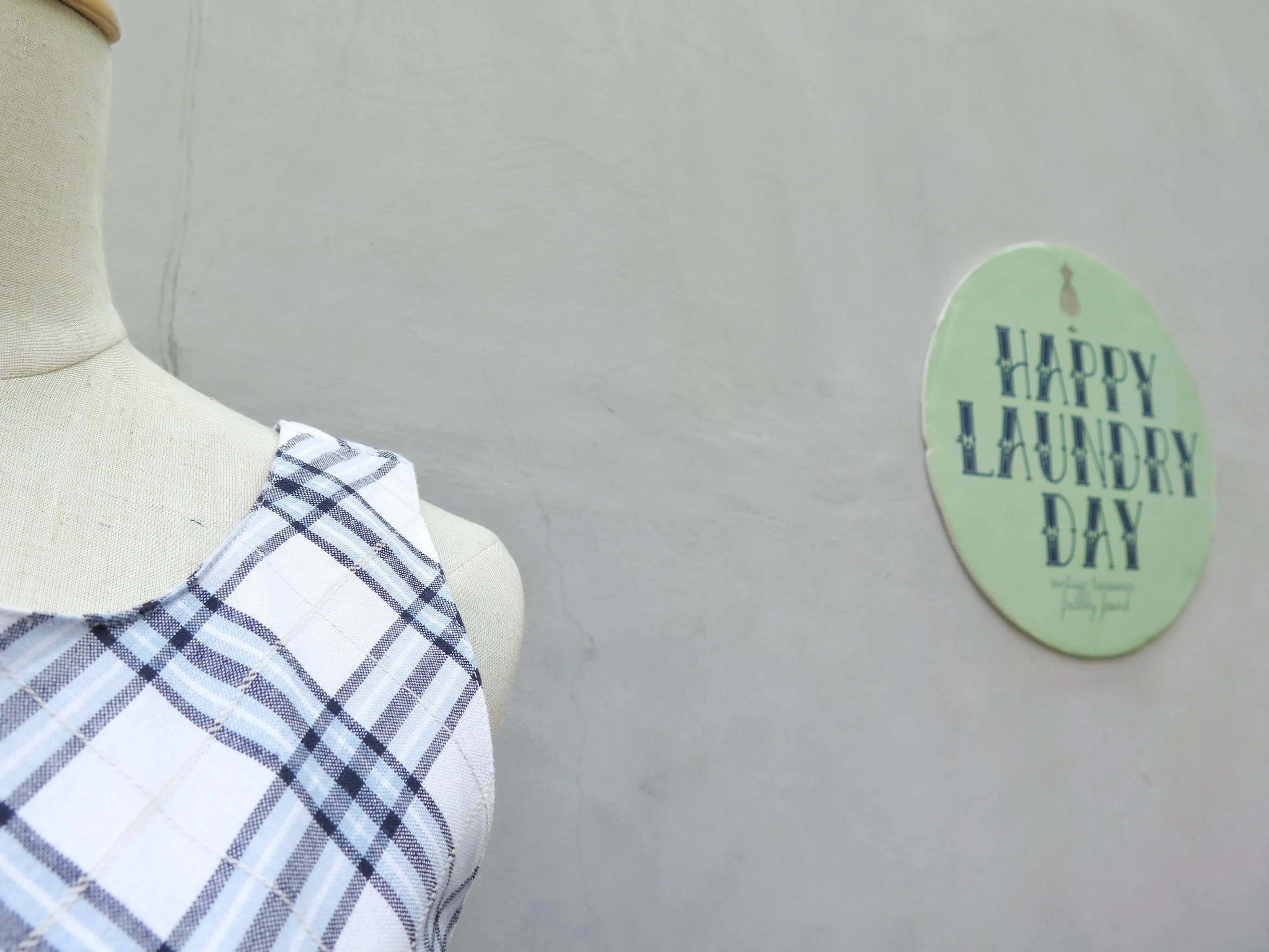 Leanne | Vintage 1950s 1960s Sleeveless textured checkered plaid dress in white and blue