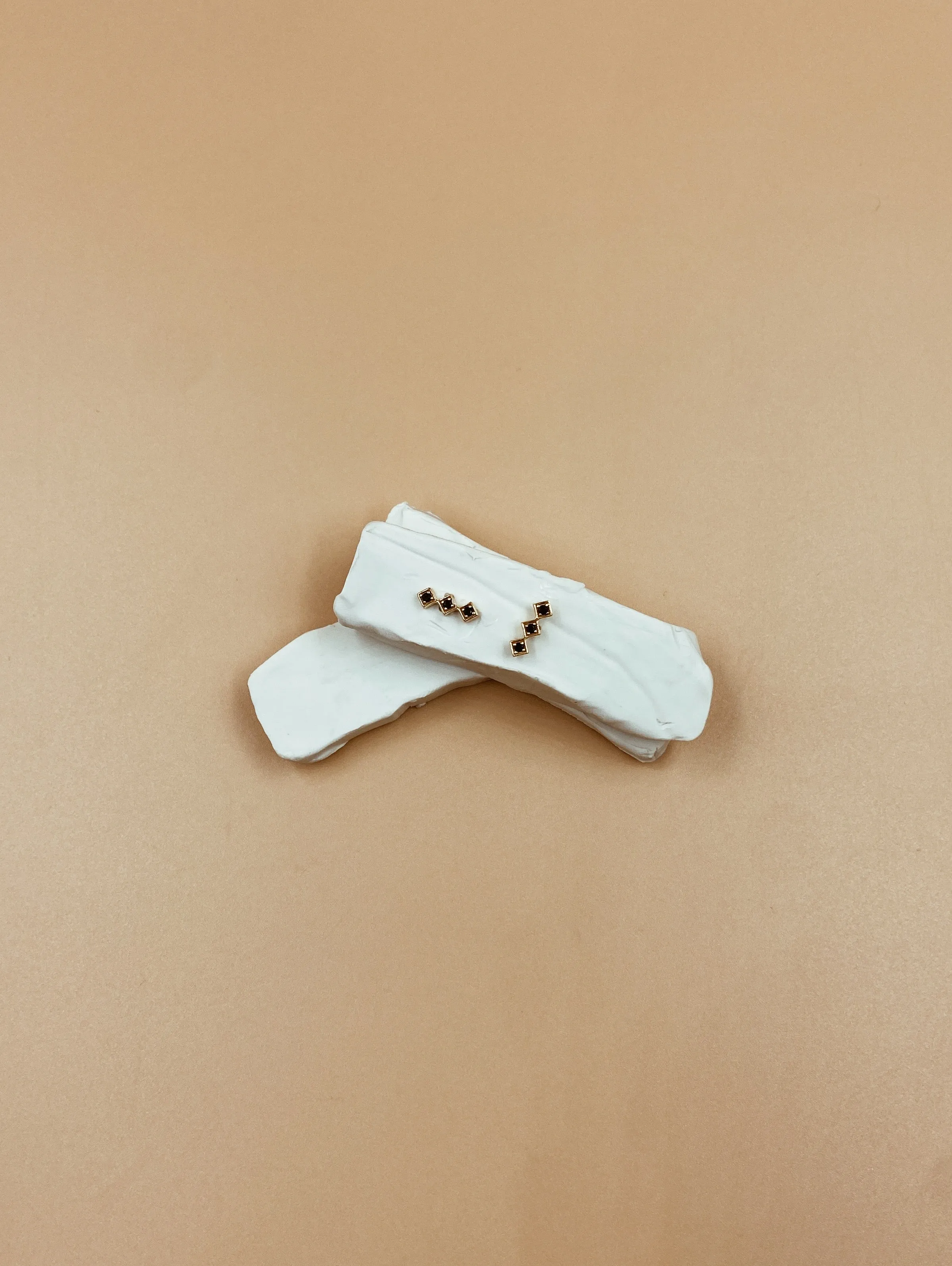 Mooru Kappu Studs