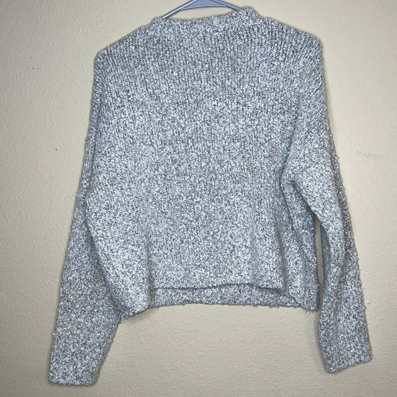 Small Urban Outfitters Sharde Boxy V-Neck Crop Sweater