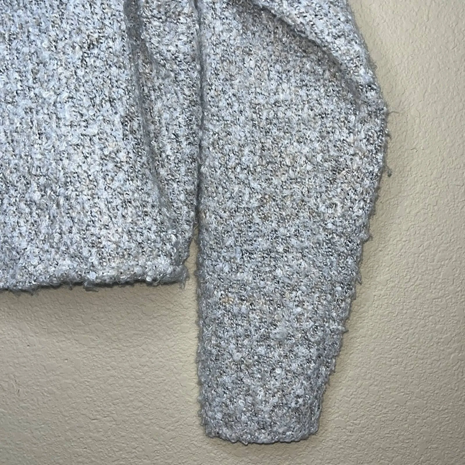 Small Urban Outfitters Sharde Boxy V-Neck Crop Sweater